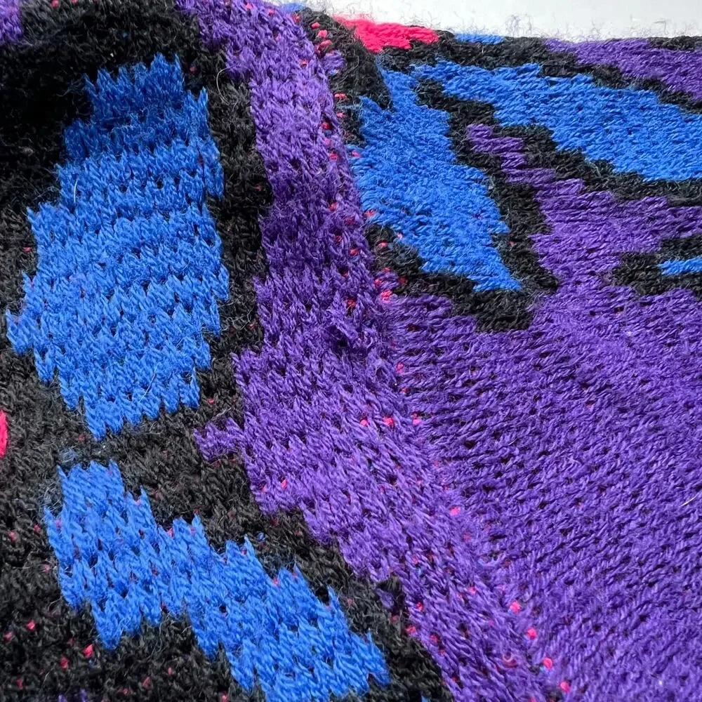 Vintage Abstract Flower Art Pattern Knit Sweater M Contemporary Purple Pink Blue